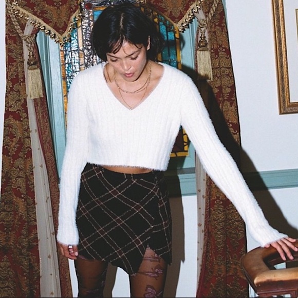 EUC Urban Outfitters Cropped Sweater szS worn once - Picture 3 of 6